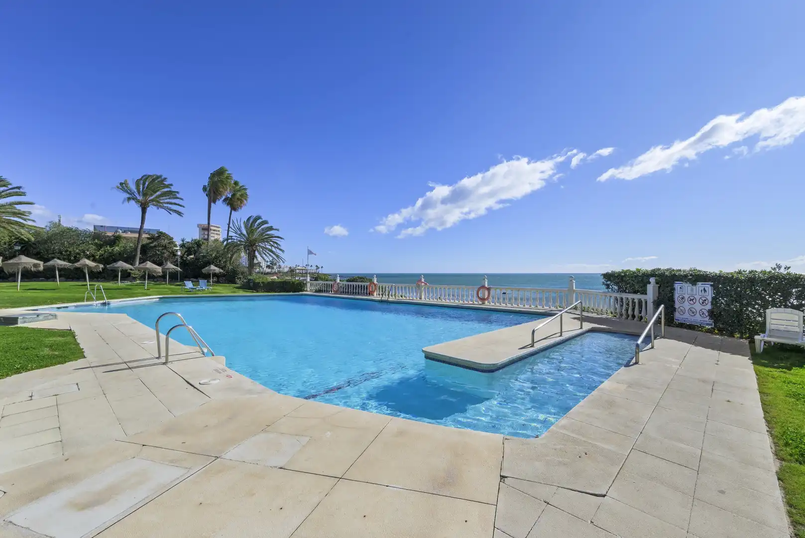 Appartement compact avec piscine à vendre à Riviera del Sol