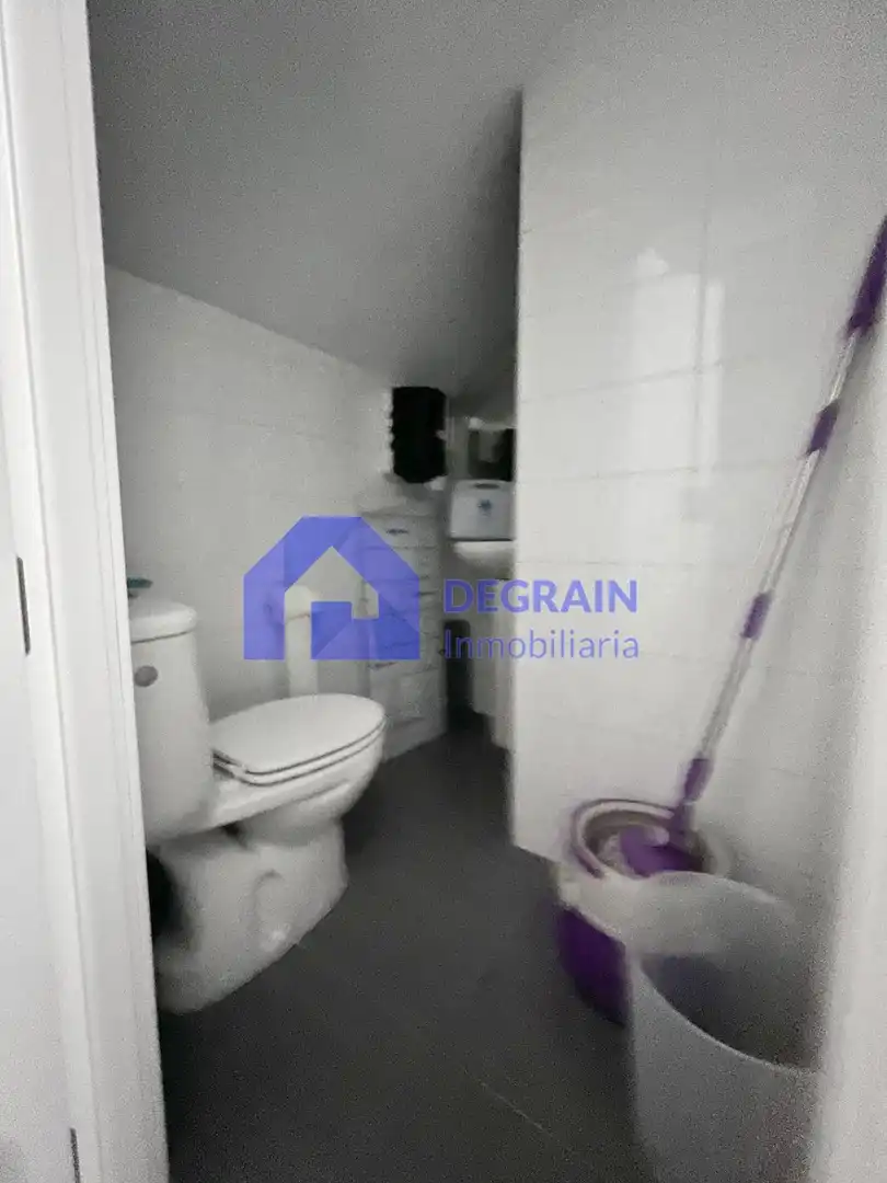 Badezimmer von Geschaftsraum zur Miete in Oviedo 