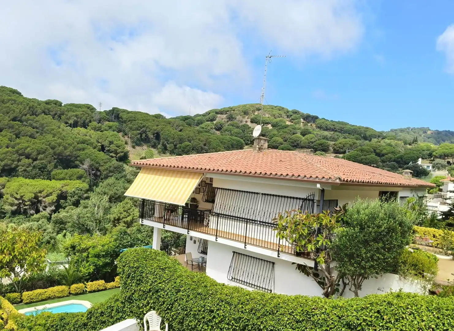 Vista exterior de Casa o xalet en venda en Calella amb Calefacció, Jardí privat i Terrassa