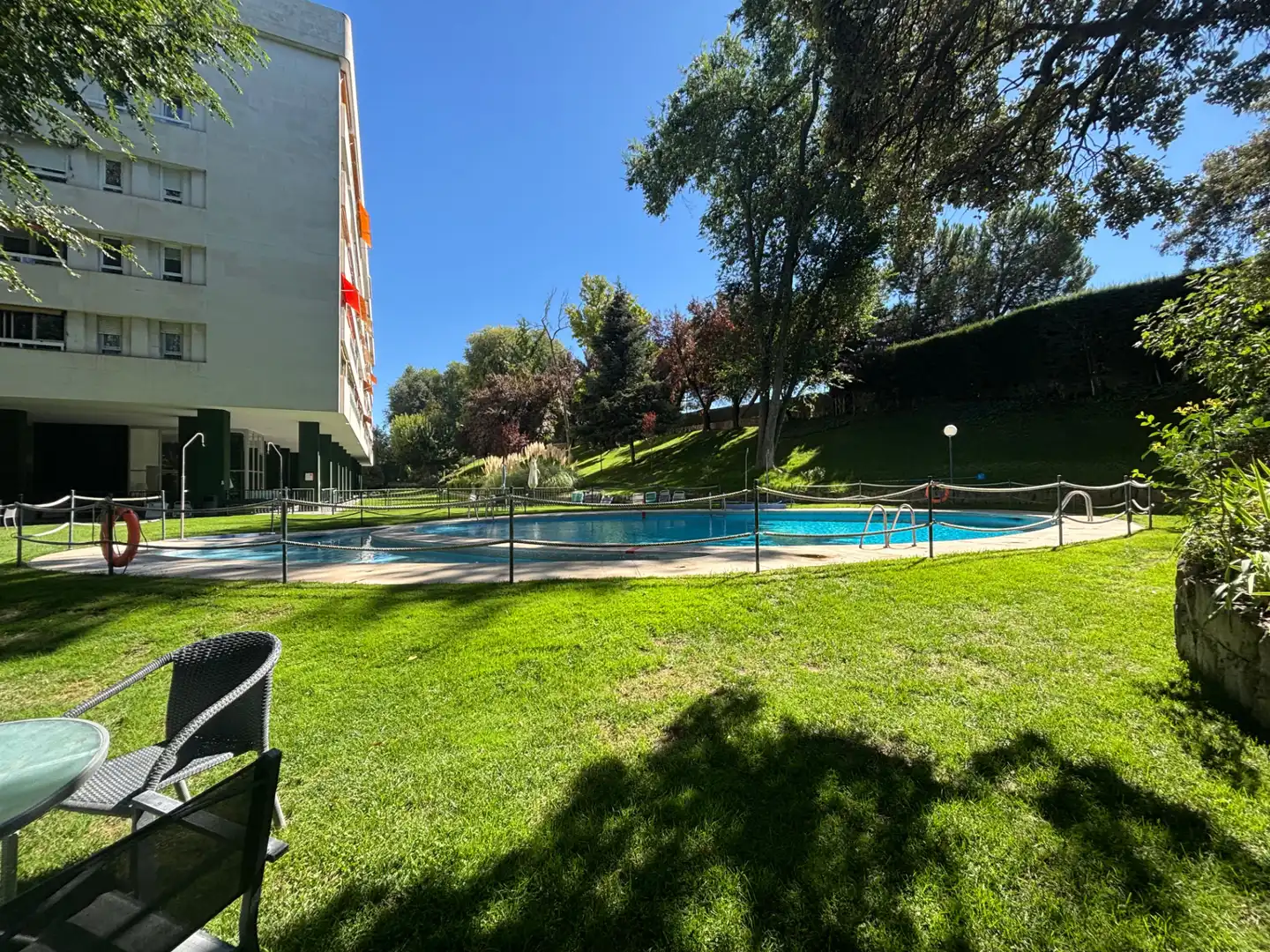 Piscina de Pis de lloguer en Madrid amb Jardí privat, Parquet i Terrassa