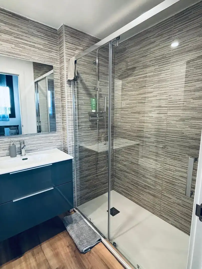 Baño de Casa adosada en venta en Castellet i la Gornal con Aire acondicionado, Calefacción y Piscina