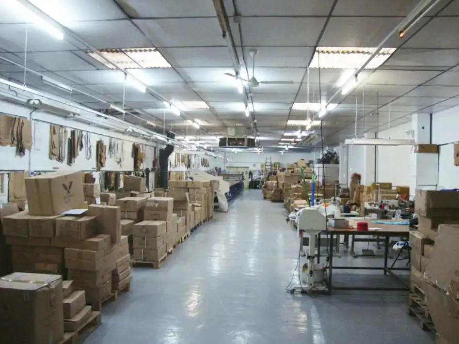 Industrial buildings for sale in Centre