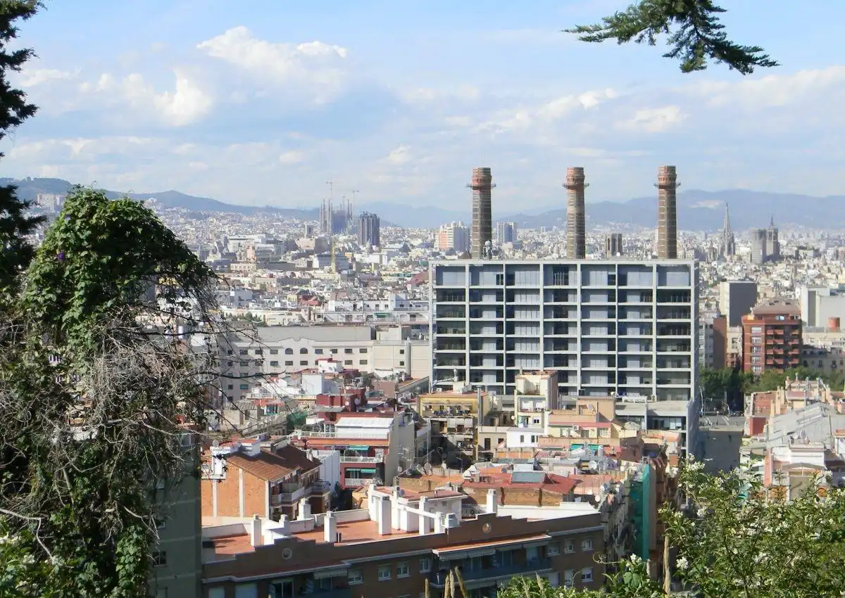 Vista exterior de Edifici en venda en Barcelona