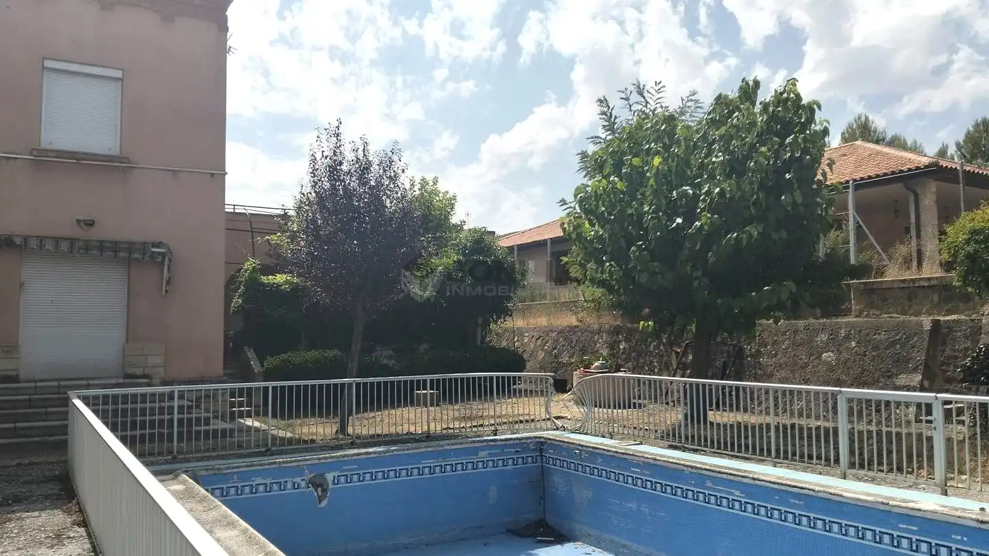 Piscina de Casa o xalet en venda en Utrillas amb Calefacció, Jardí privat i Terrassa