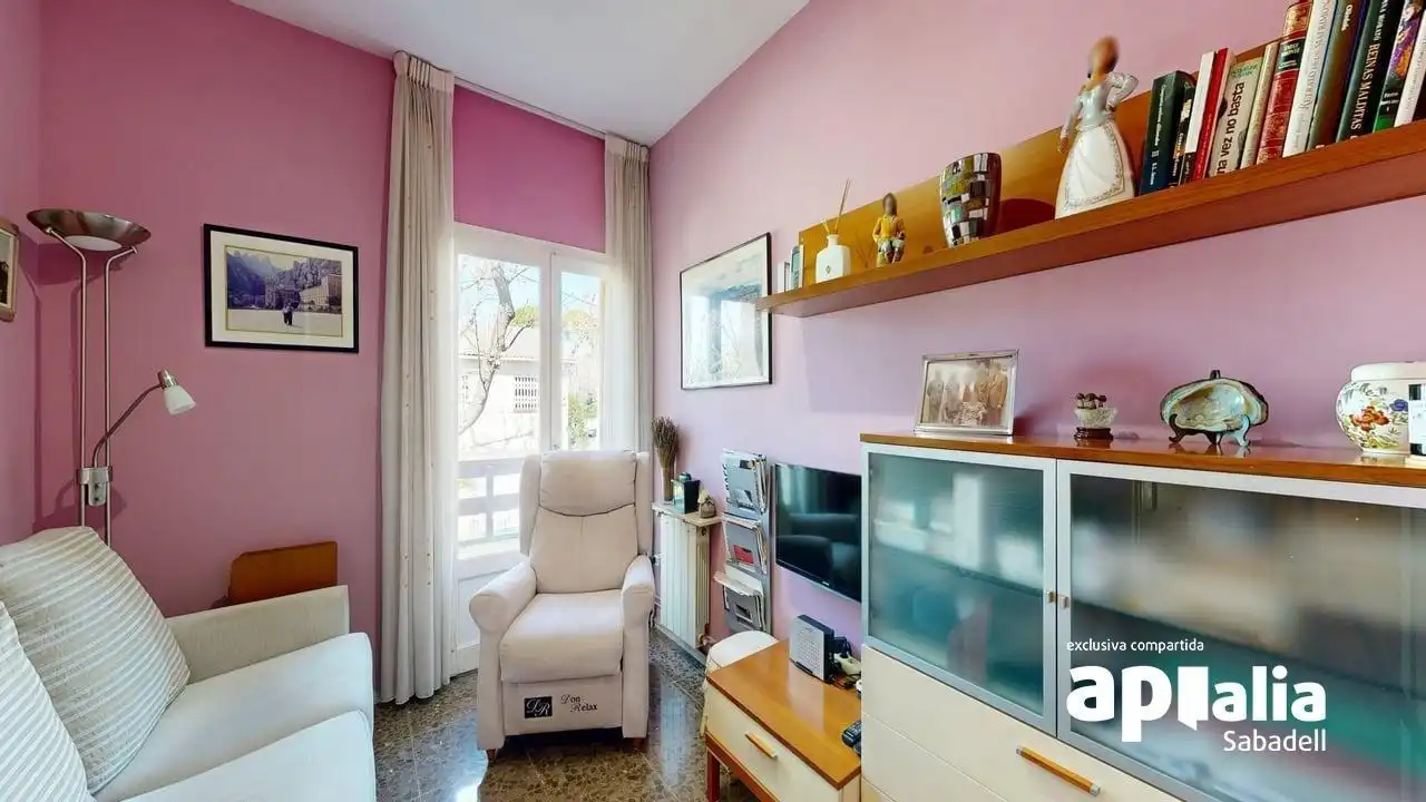 Sala d'estar de Casa o xalet en venda en Barberà del Vallès amb Aire condicionat, Calefacció i Jardí privat