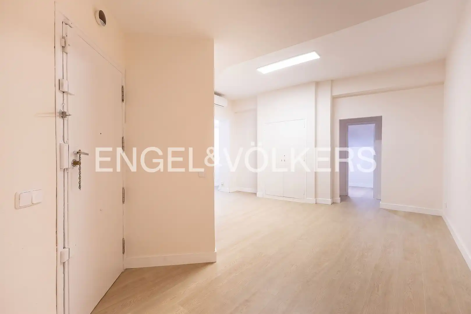 Flat for rent in Madrid  with Air Conditioner, Heating and Balcony
