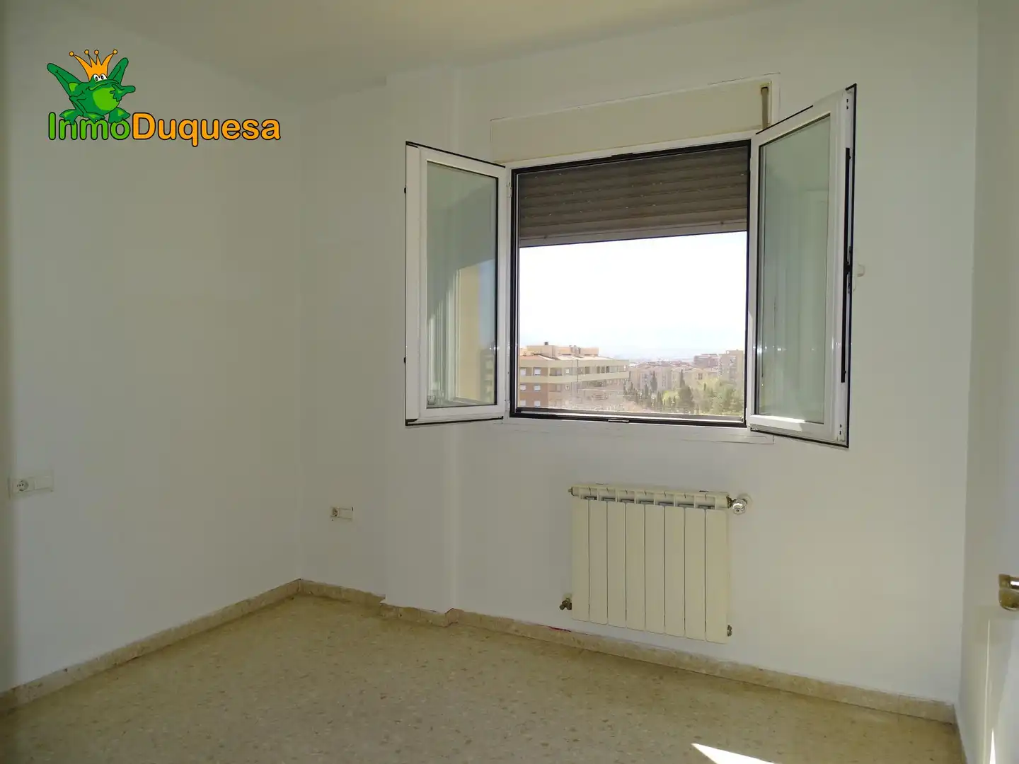 Bedroom of Flat for sale in Granada  with Air Conditioner, Heating and Storage room