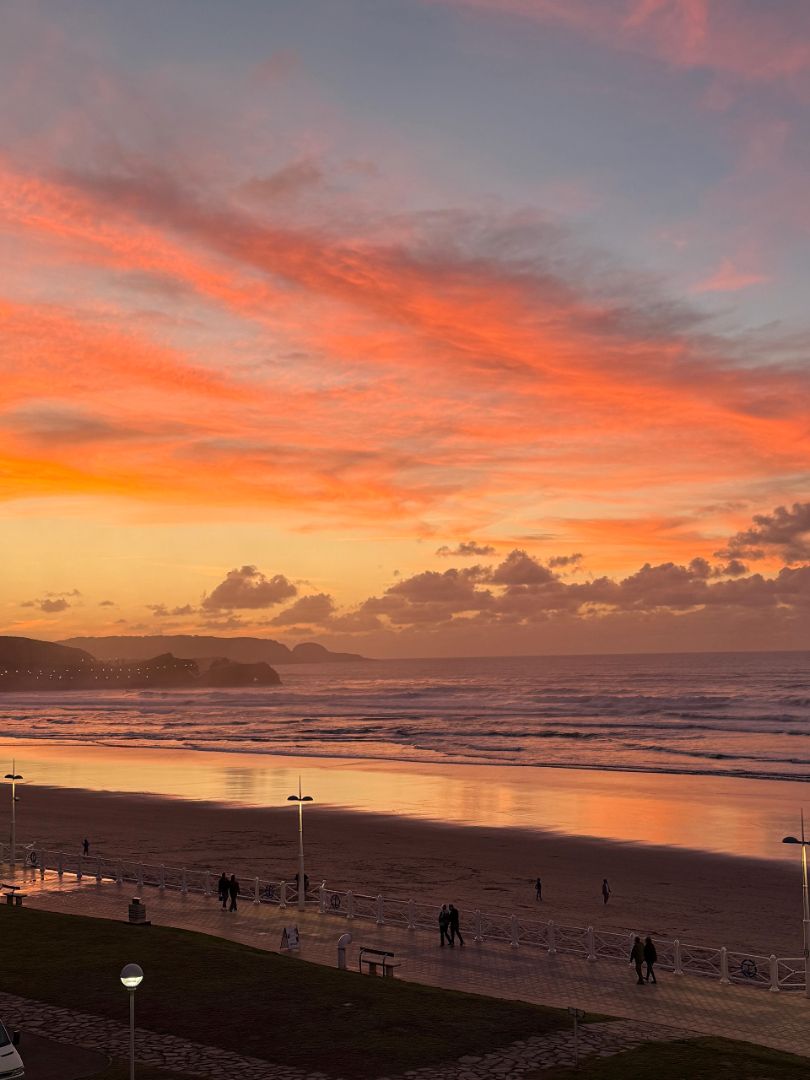 Vista exterior de Pis en venda en Castrillón amb Calefacció, Parquet i Forn