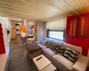 Living room of Duplex to rent in  Madrid Capital  with Air Conditioner