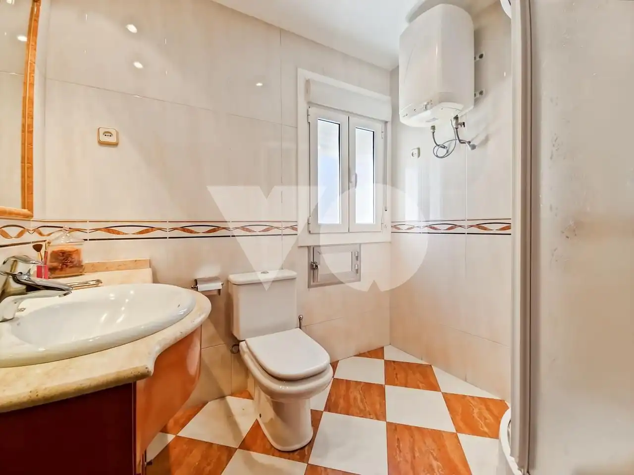 Baño de Piso en venta en Madrid con Calefacción, Parquet y Terraza