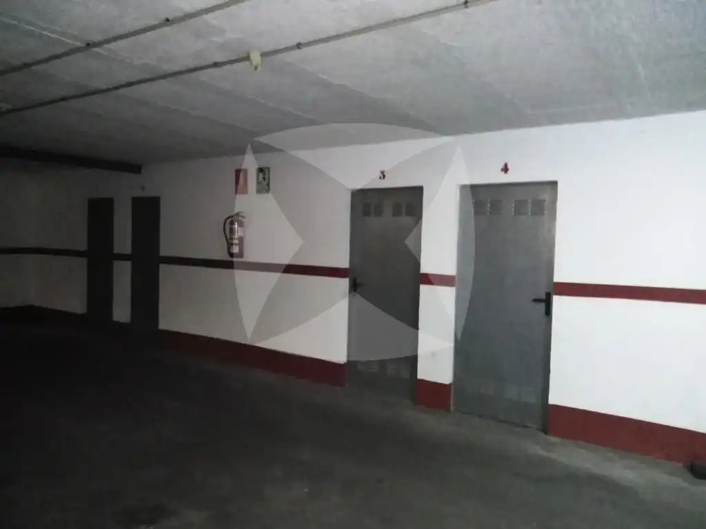 Aparcament de Pis en venda en Badajoz amb Aire condicionat, Jardí privat i Terrassa