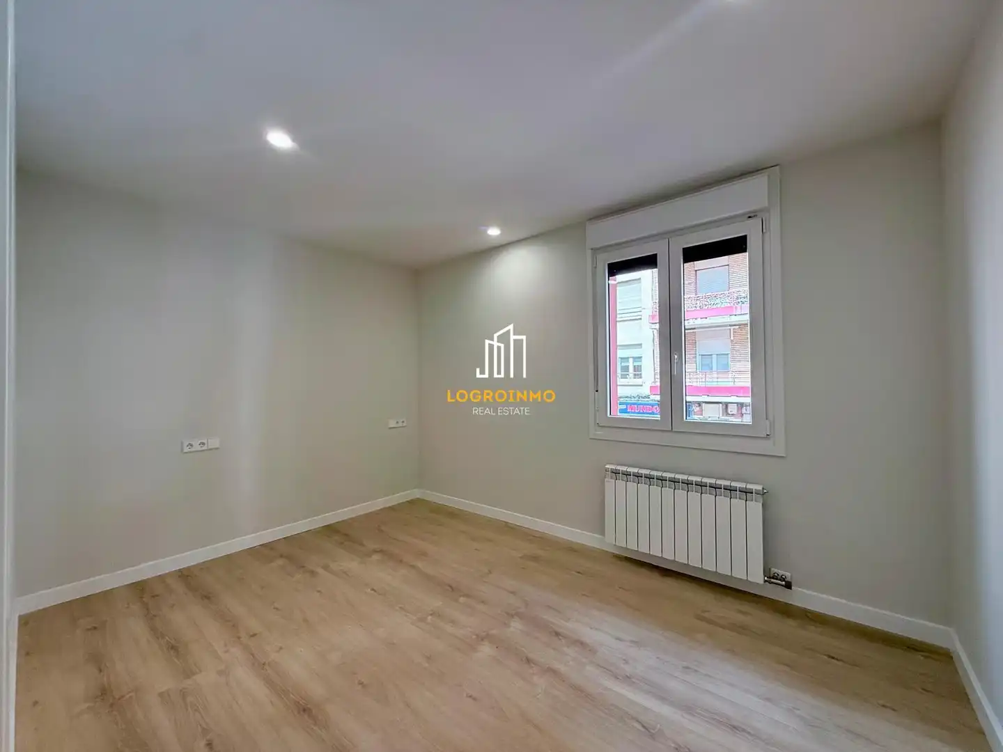 Sala de estar de Piso en venta en  Logroño con Calefacción, Parquet y Balcón