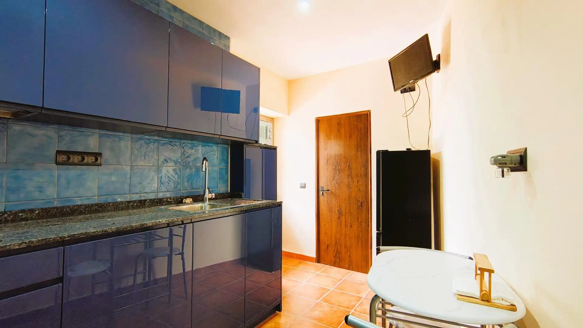 Cocina de Apartamento de alquiler en Marbella con Aire acondicionado, Jardín privado y Terraza