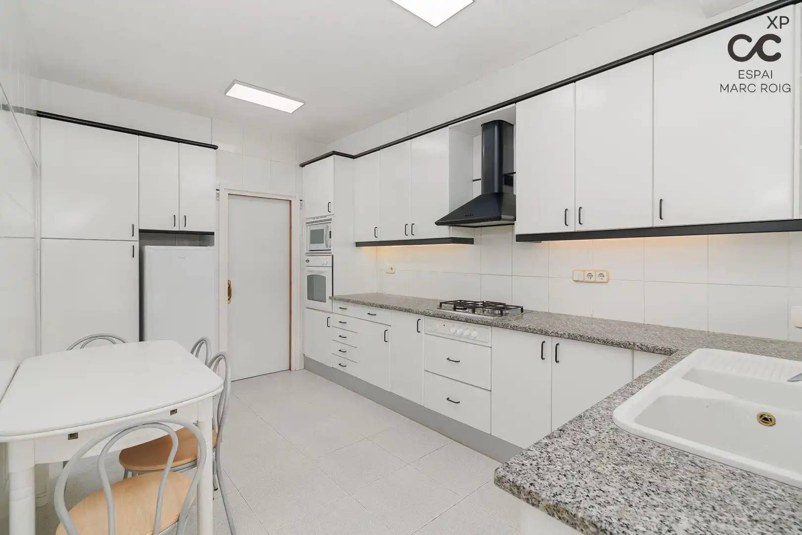 Casa amb terrassa en venda a Carrer FIGUERES, imagen 5