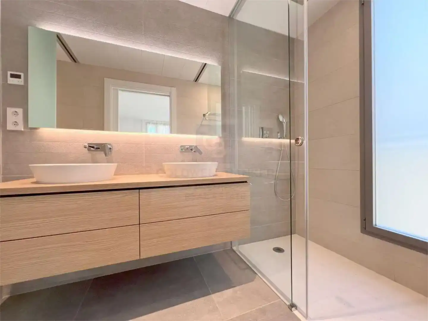 Badezimmer von Wohnung zur Miete in Salou mit Klimaanlage, Schwimmbad und Balkon