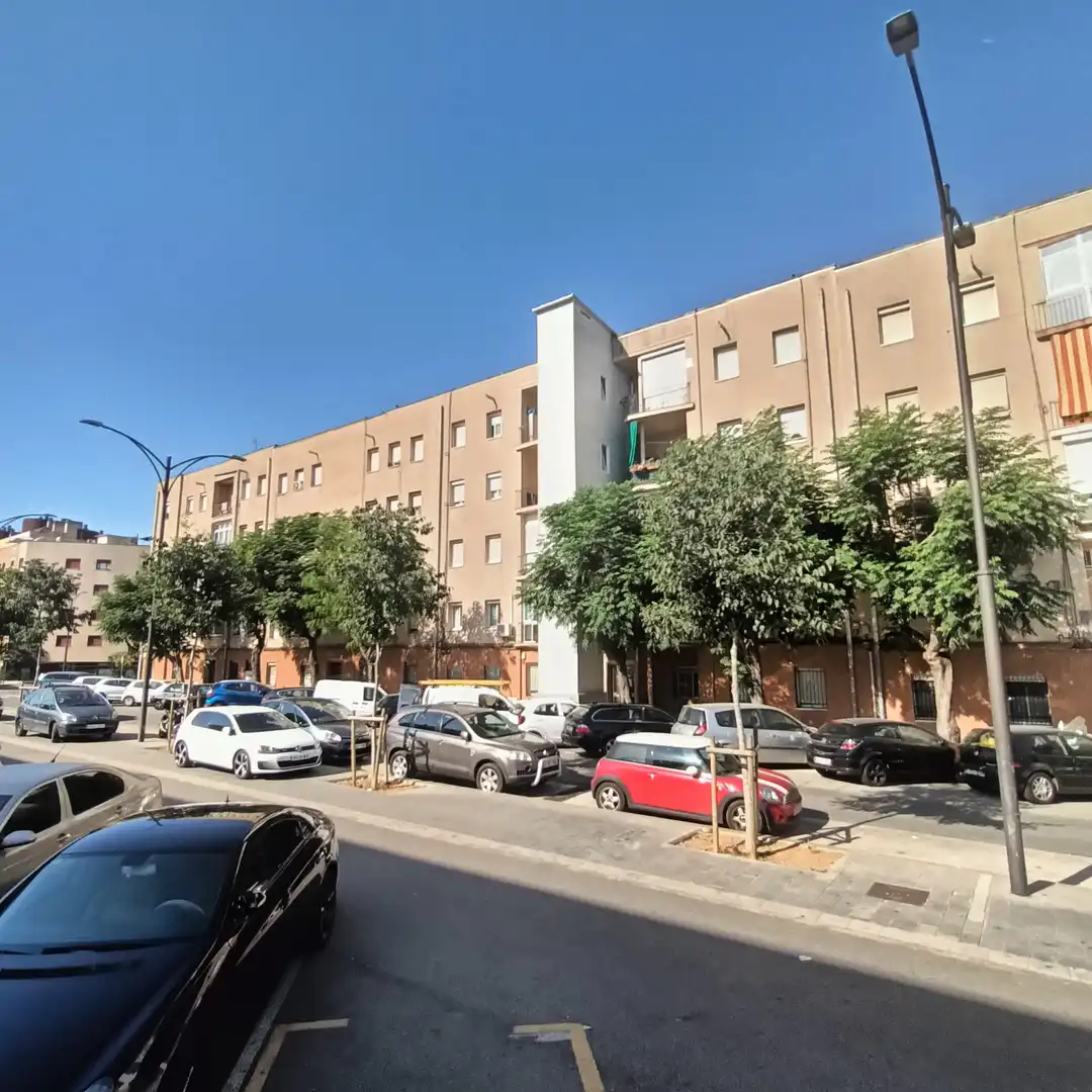 Vista exterior de Piso en venta en Sabadell