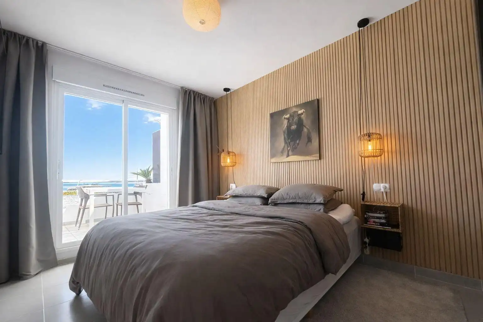 Schlafzimmer von Dachboden zum Verkauf in Santa Pola mit Klimaanlage, Terrasse und Balkon
