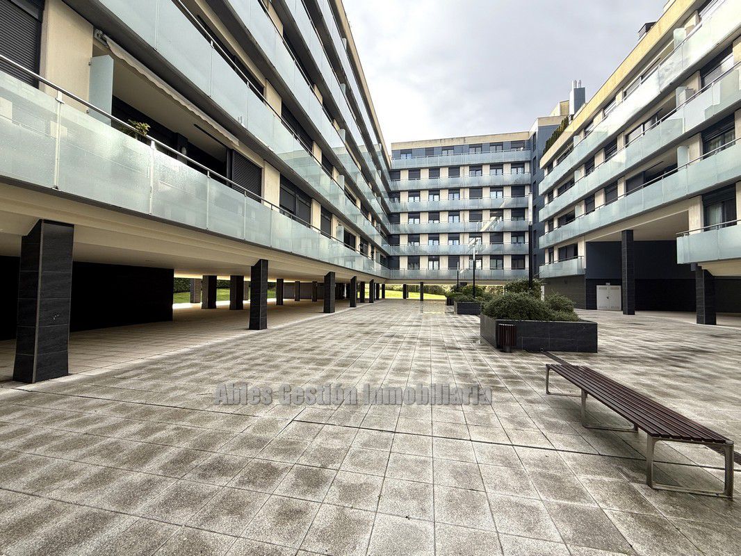 Vista exterior de Pis de lloguer en Oviedo  amb Calefacció, Parquet i Terrassa