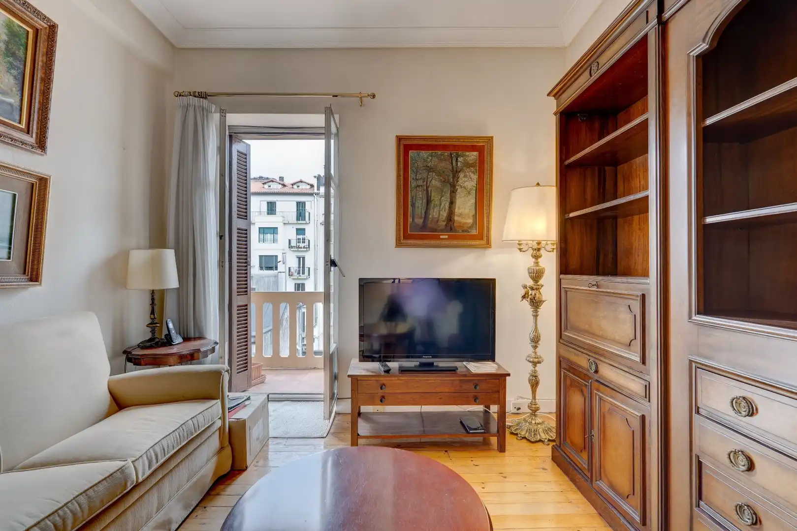 Sala de estar de Piso en venta en Irun  con Calefacción, Trastero y Amueblado