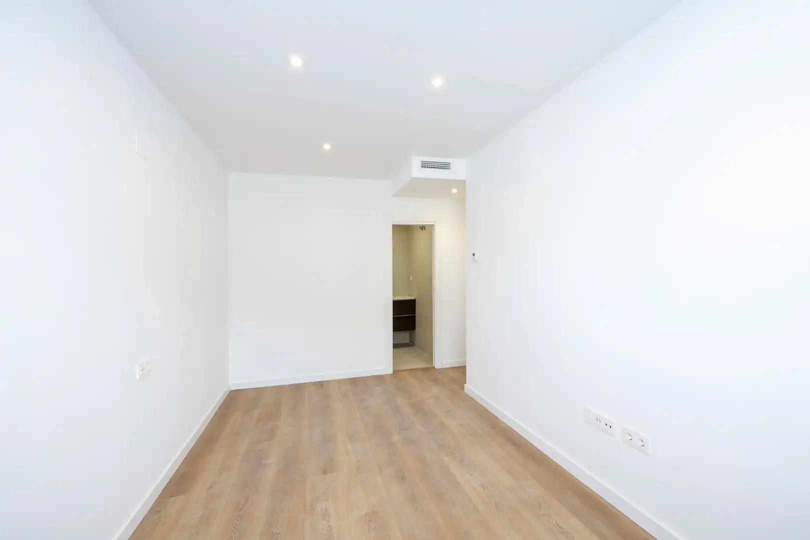 Flat for rent in Granada  with Air Conditioner, Heating and Terrace
