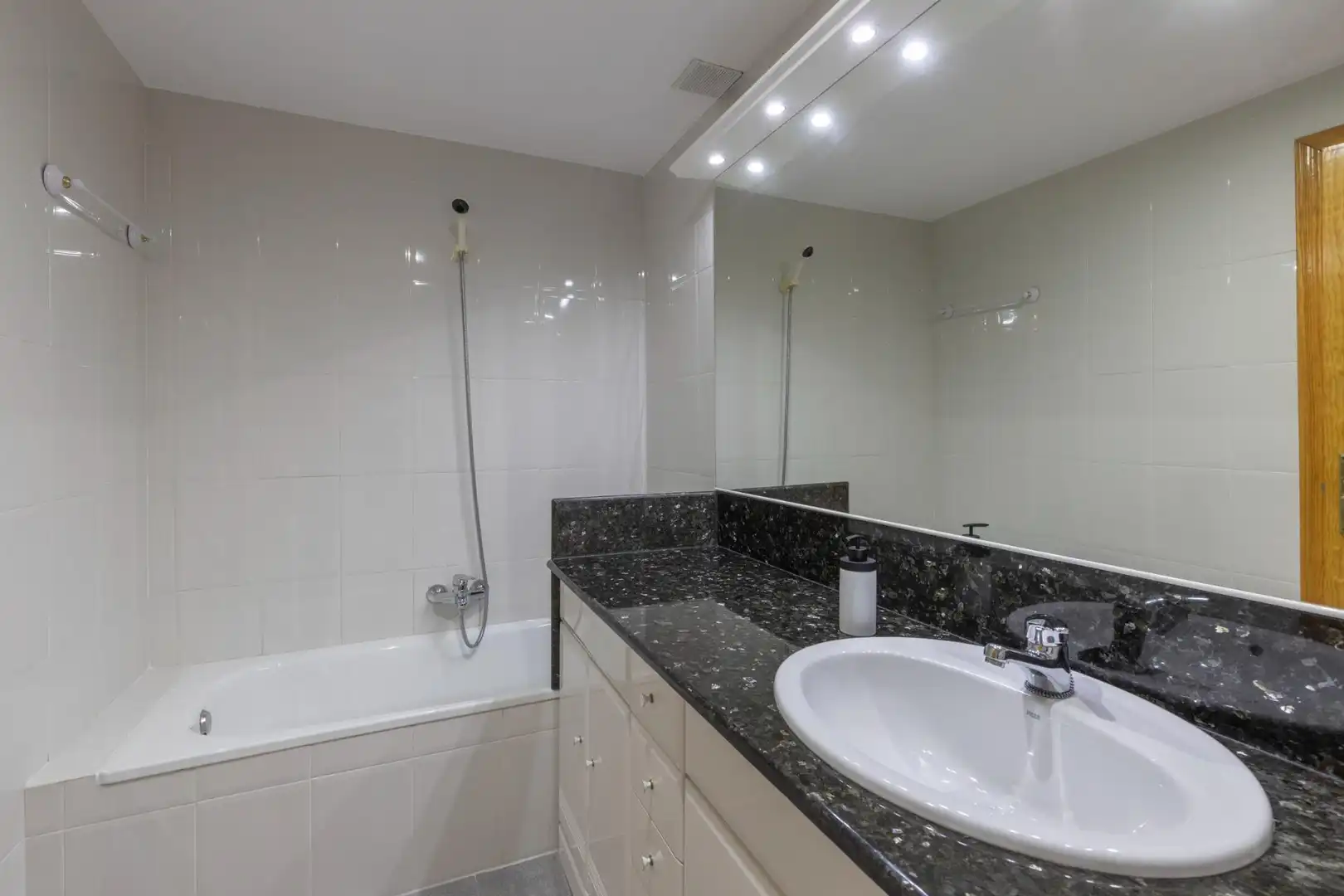 Baño de Casa o chalet en venta en Granada con Aire acondicionado, Calefacción y Terraza