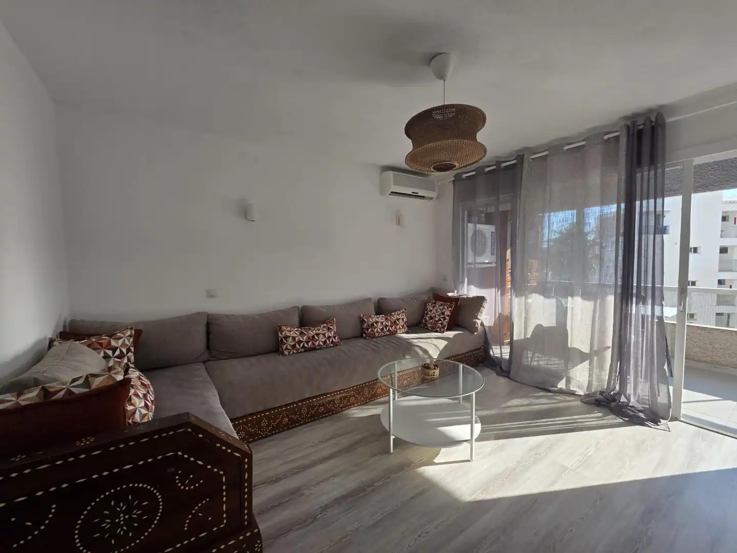 Sala de estar de Piso de alquiler en Benalmádena con Terraza y Piscina comunitaria