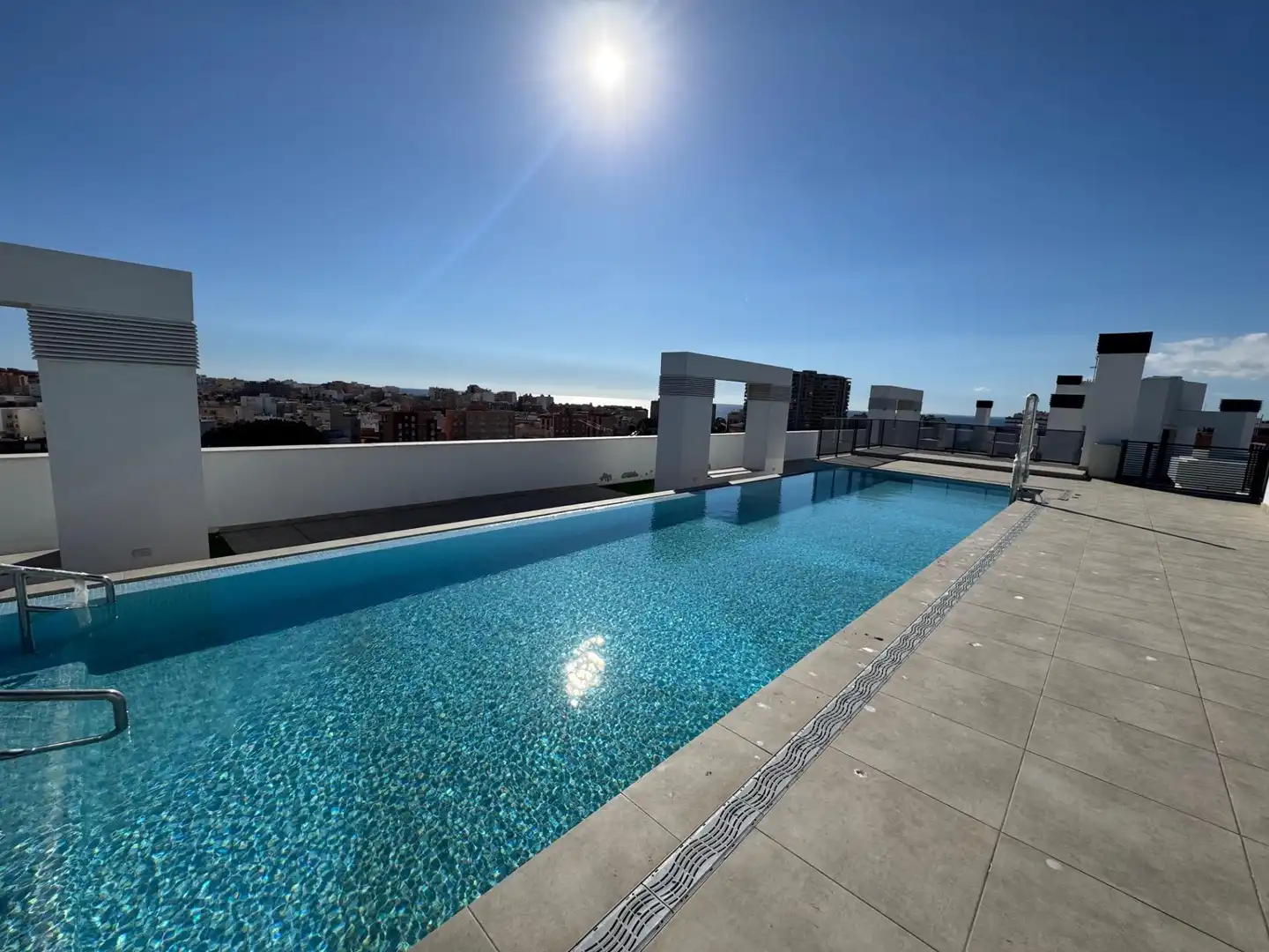 Swimming pool of Flat for rent in  Almería Capital  with Air Conditioner, Storage room and Community pool