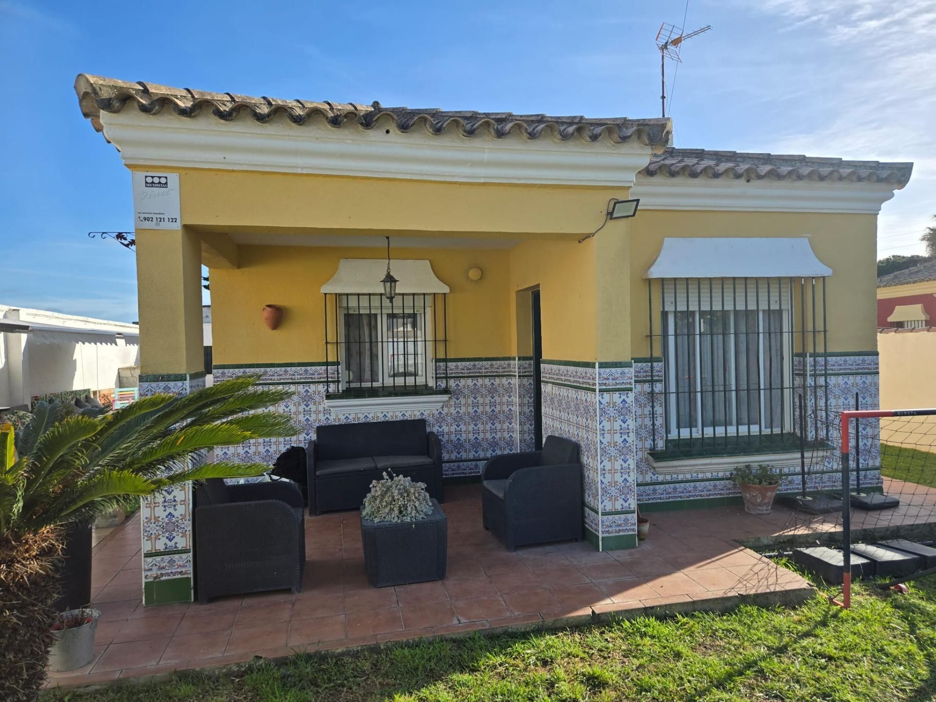 Exterior view of House or chalet for sale in Chiclana de la Frontera  with Air Conditioner, Private garden and Terrace
