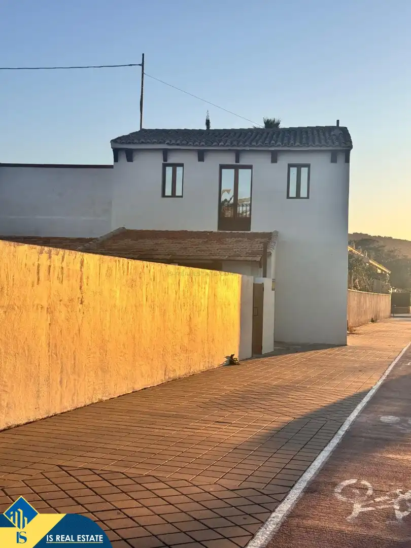 Vista exterior de Casa o xalet en venda en Alicante / Alacant amb Terrassa i Moblat