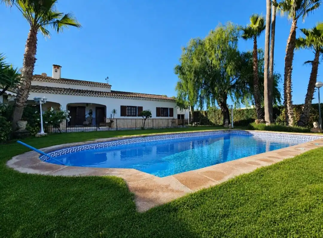 Detached house with terrace for sale in Pedanías Centro