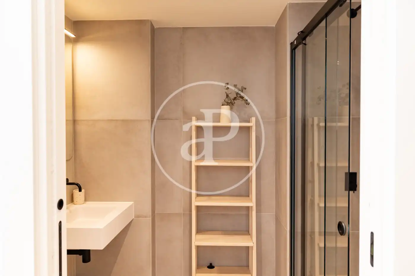 Badezimmer von Wohnung zum Verkauf in Barcelona mit Klimaanlage, Heizung und Terrasse
