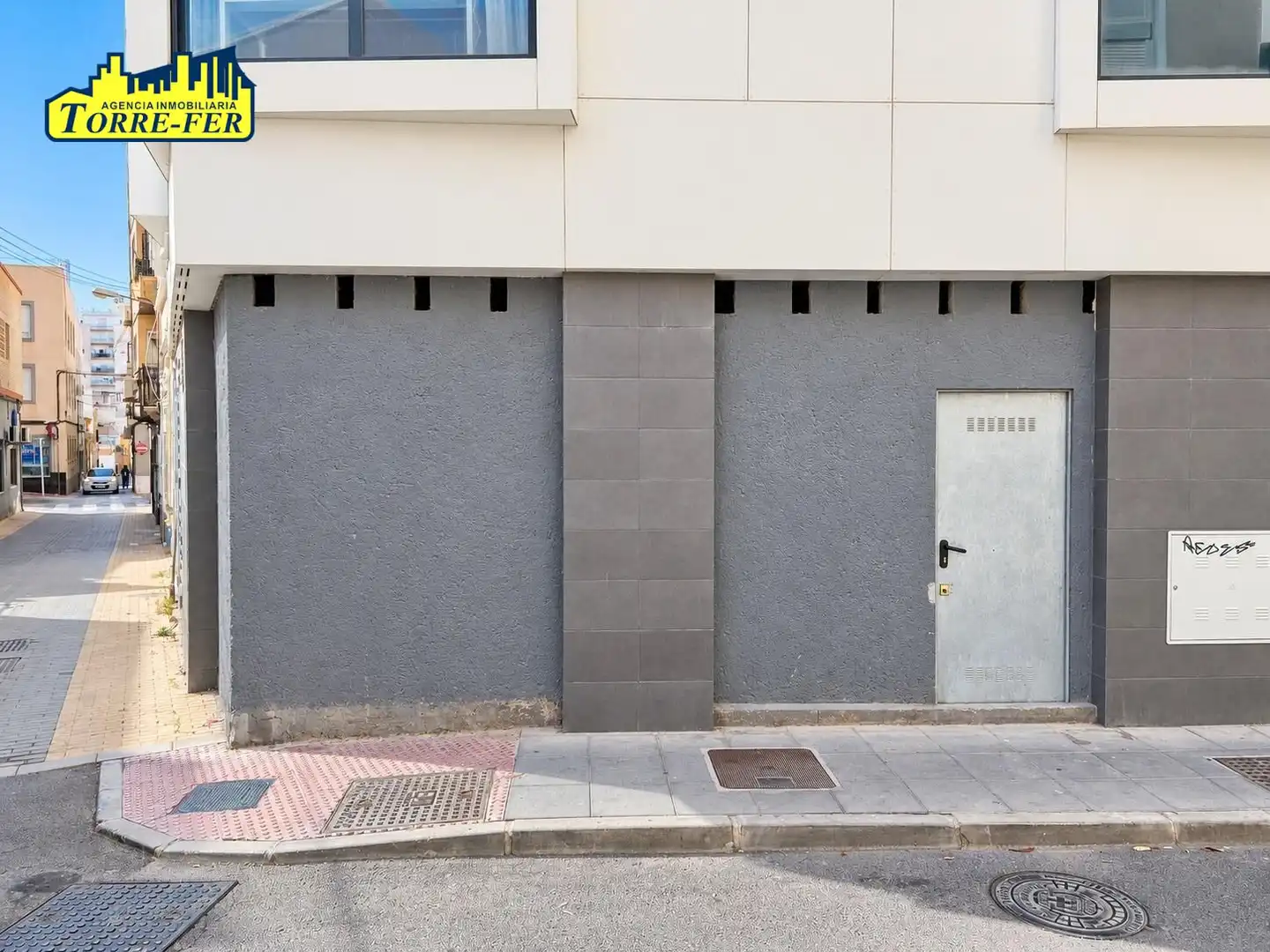 Vista exterior de Local en venda en Almería