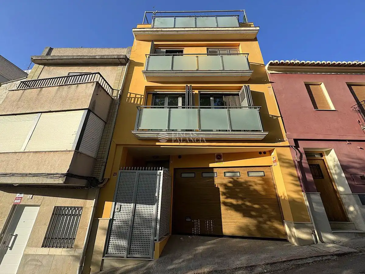 Exterior view of Houses for sale in Soneja  with Air Conditioner, Heating and Terrace