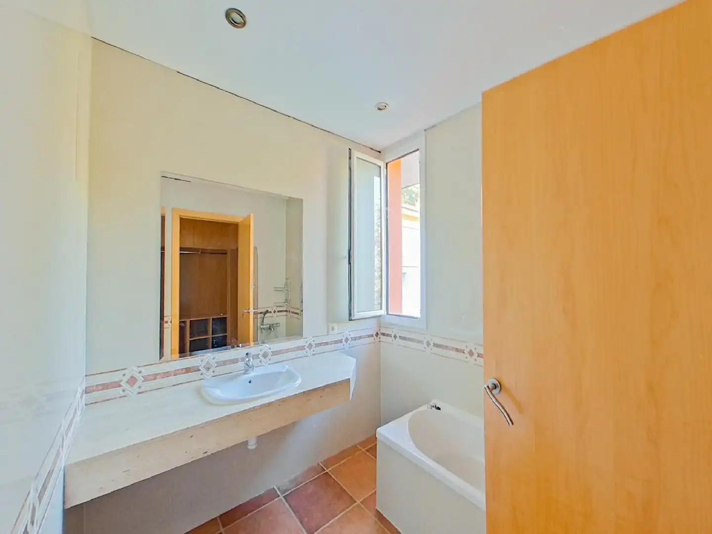 Bathroom of Houses for sale in Montagut i Oix