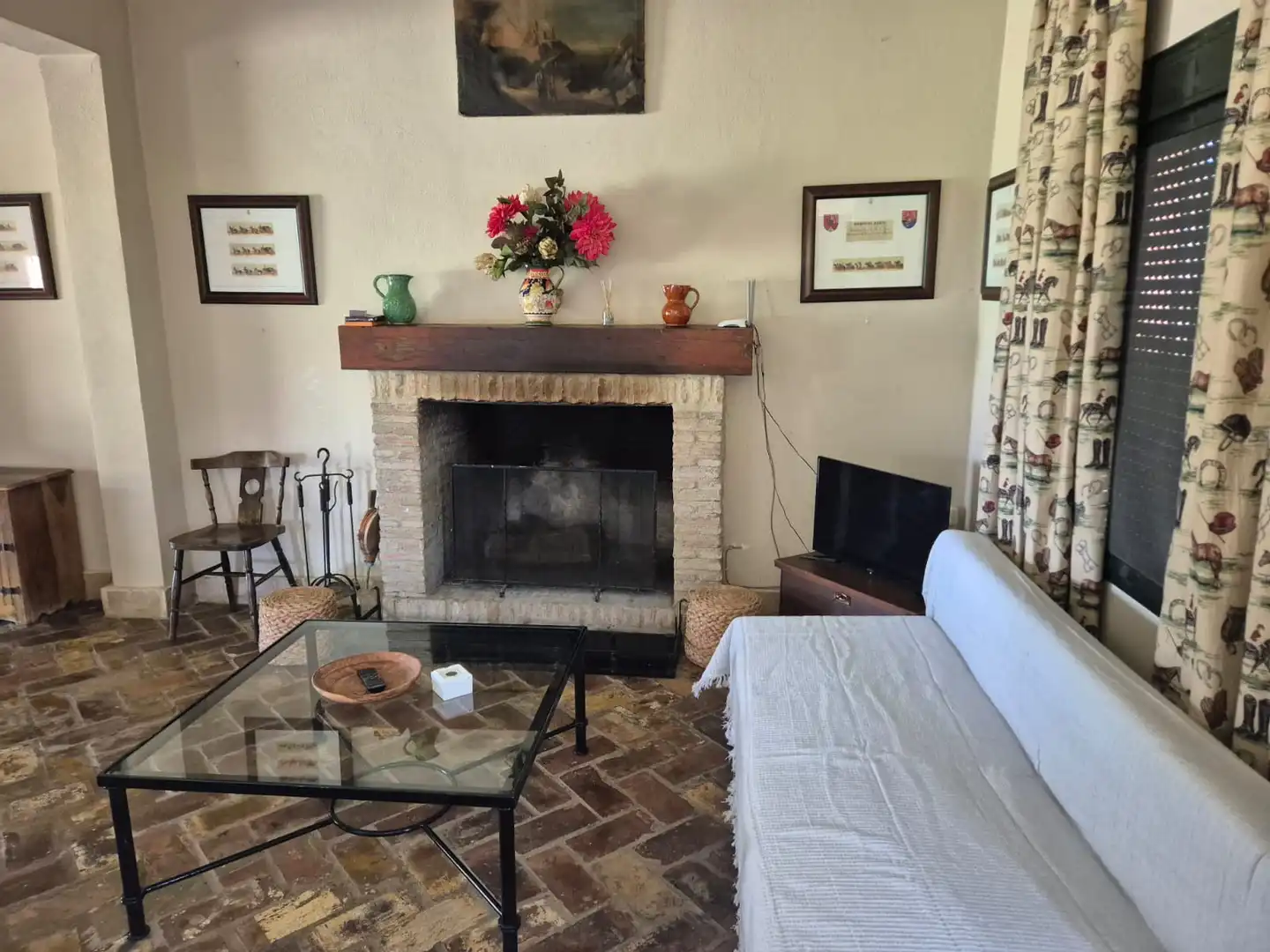 Sala d'estar de Finca rústica en venda en Puerto Serrano amb Aire condicionat, Calefacció i Jardí privat
