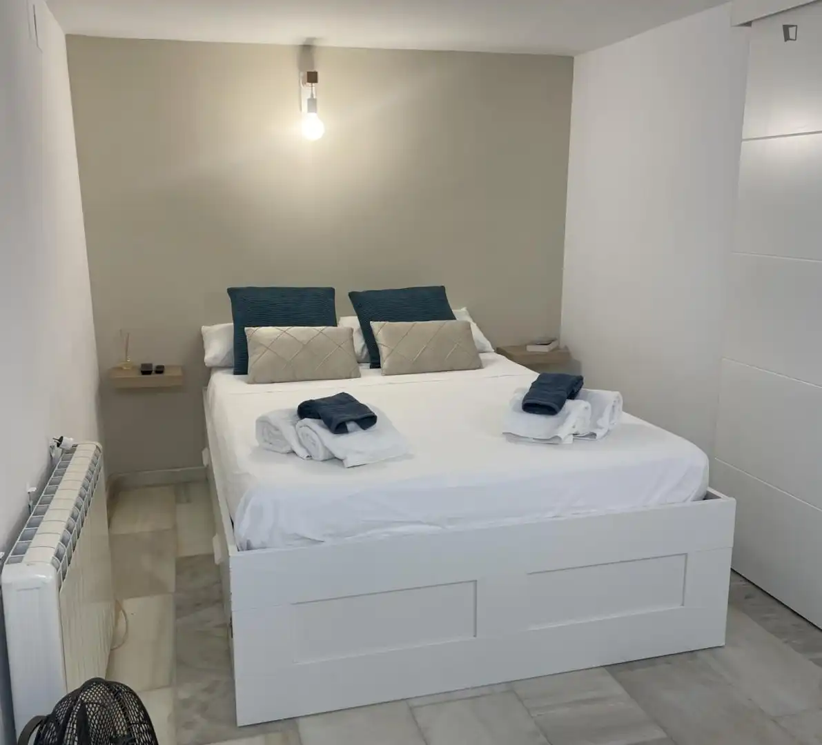 Habitación de Apartamento de alquiler en Madrid con Aire acondicionado, Calefacción y Amueblado