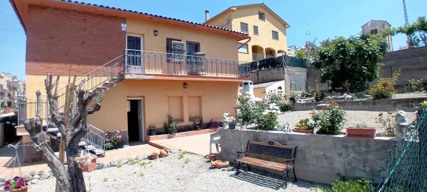 Vista exterior de Casa o xalet en venda en Centelles amb Calefacció i Jardí privat