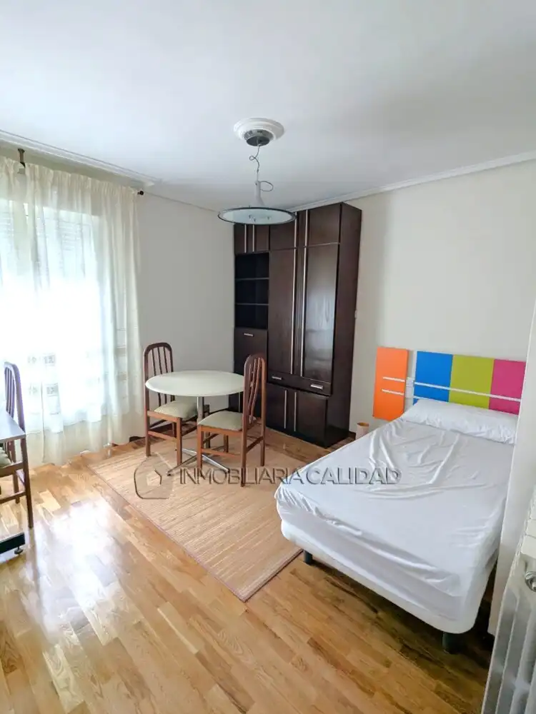 Habitación de Piso de alquiler en Burgos con Calefacción y Amueblado