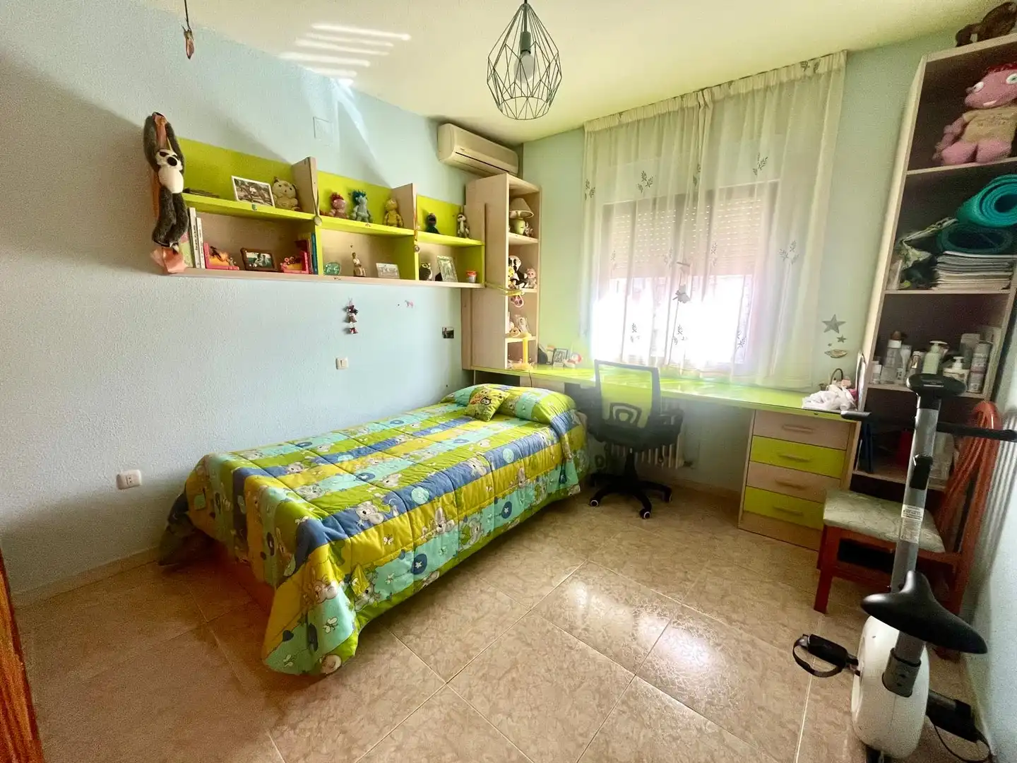 Habitación de Casa adosada en venta en Fernán Caballero con Calefacción y Terraza