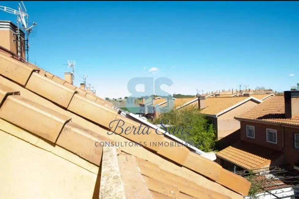 Vista exterior de Casa adosada en venta en Pioz con Aire acondicionado, Calefacción y Jardín privado