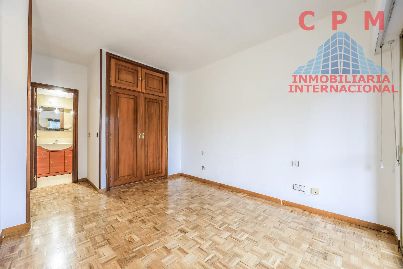 Bedroom of Flat for rent in Fuencarral - El Pardo