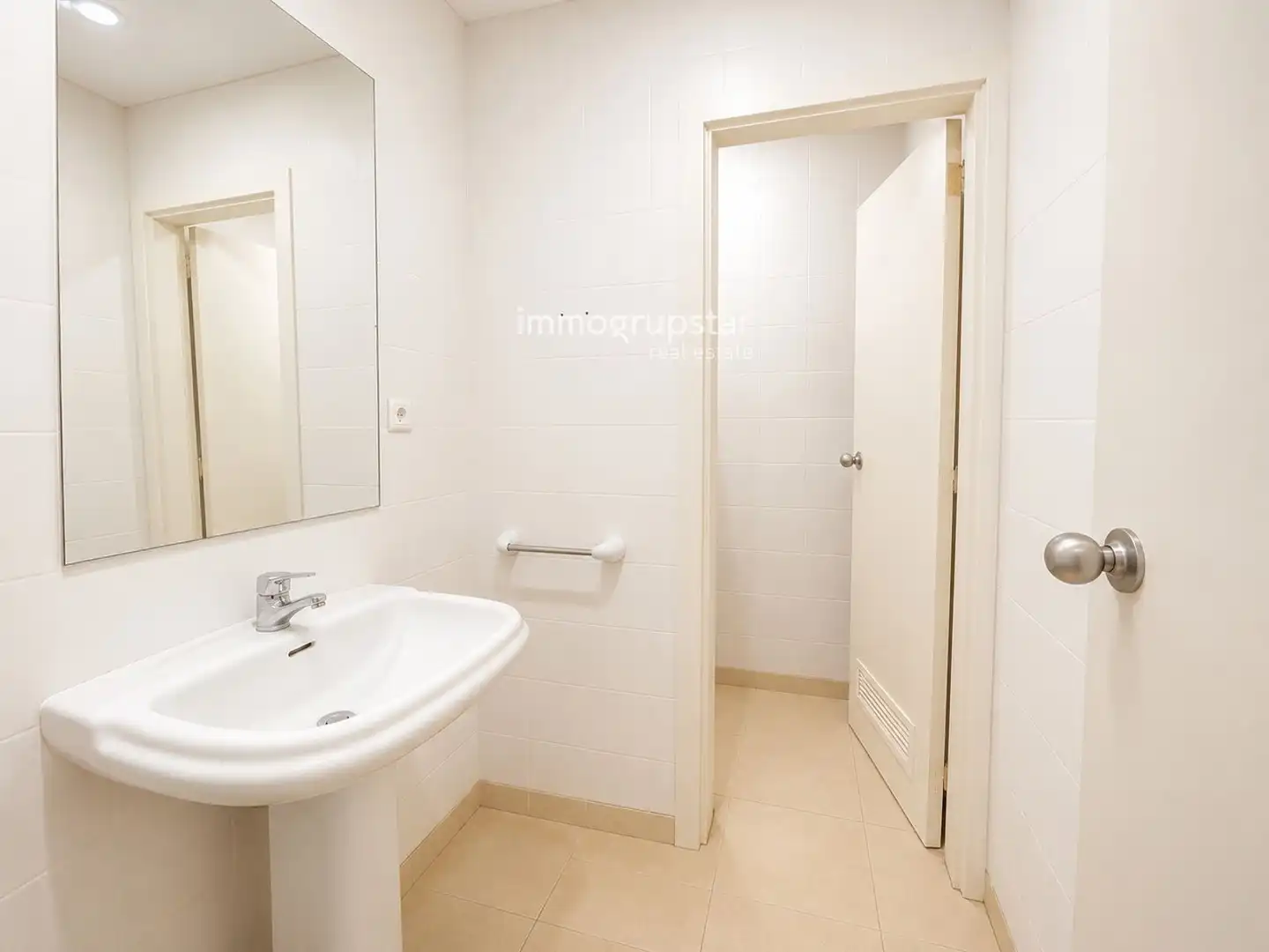Bathroom of Commercial properties for sale in Palamós