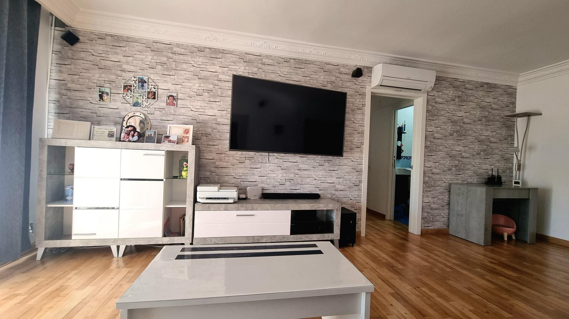 Sala d'estar de Pis en venda en La Canonja amb Aire condicionat, Calefacció i Parquet