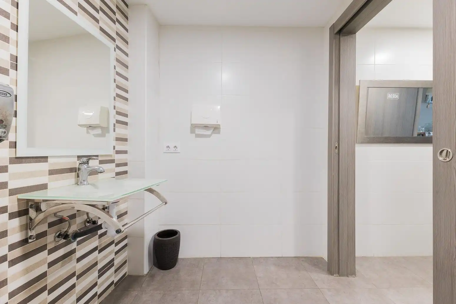 Baño de Local en venta en Mislata con Aire acondicionado