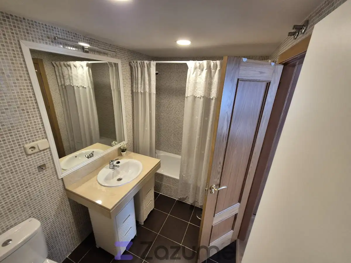 Bathroom of Flat for rent in Recas  with Air Conditioner, Heating and Terrace