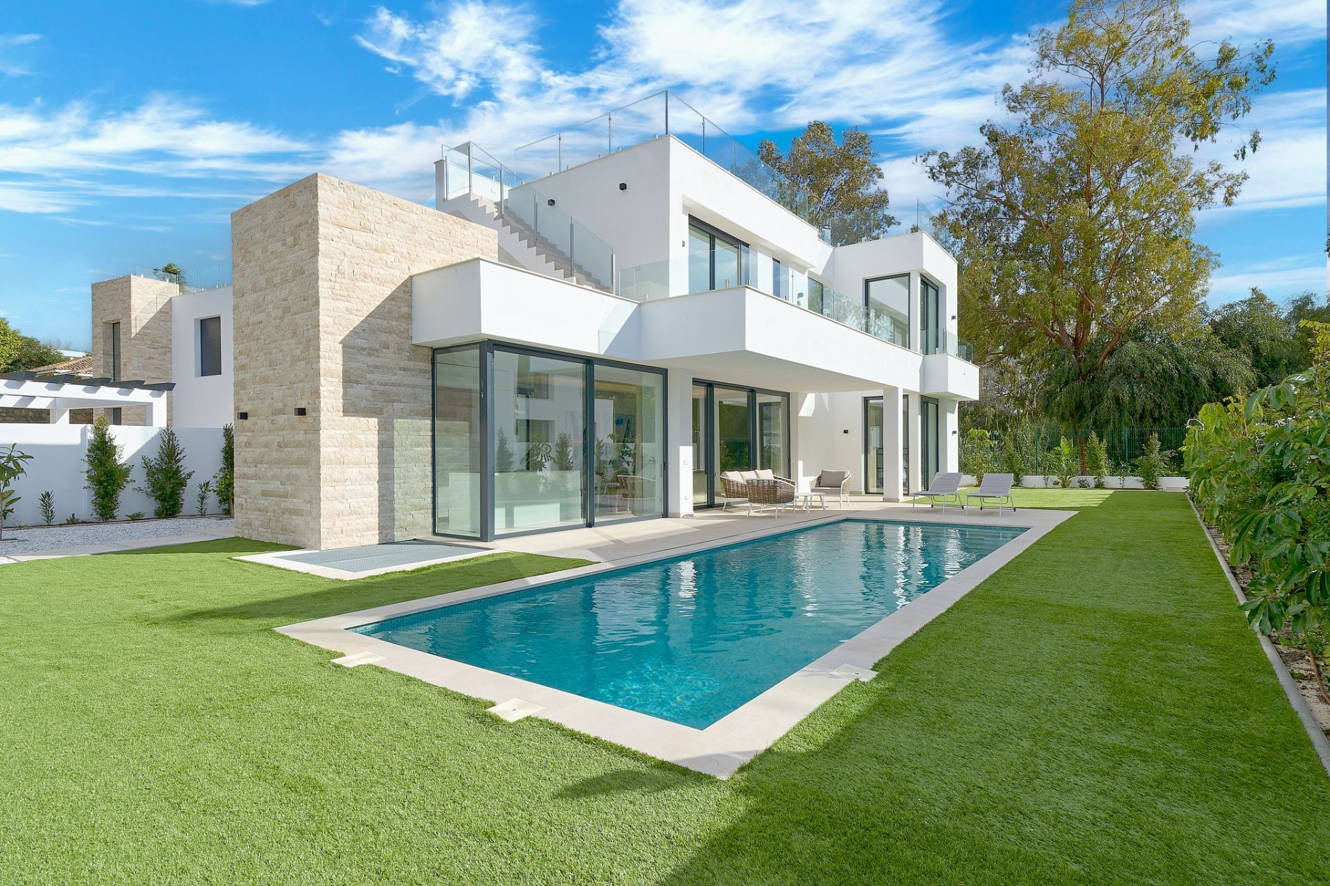 Swimming pool of Houses for sale in Estepona  with Air Conditioner, Heating and Private garden