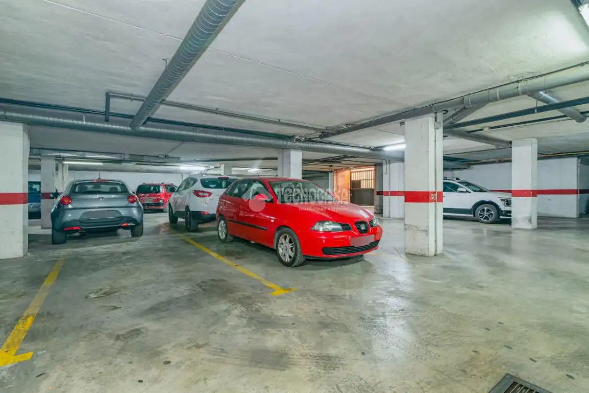 Parking de Piso en venta en Granada con Calefacción