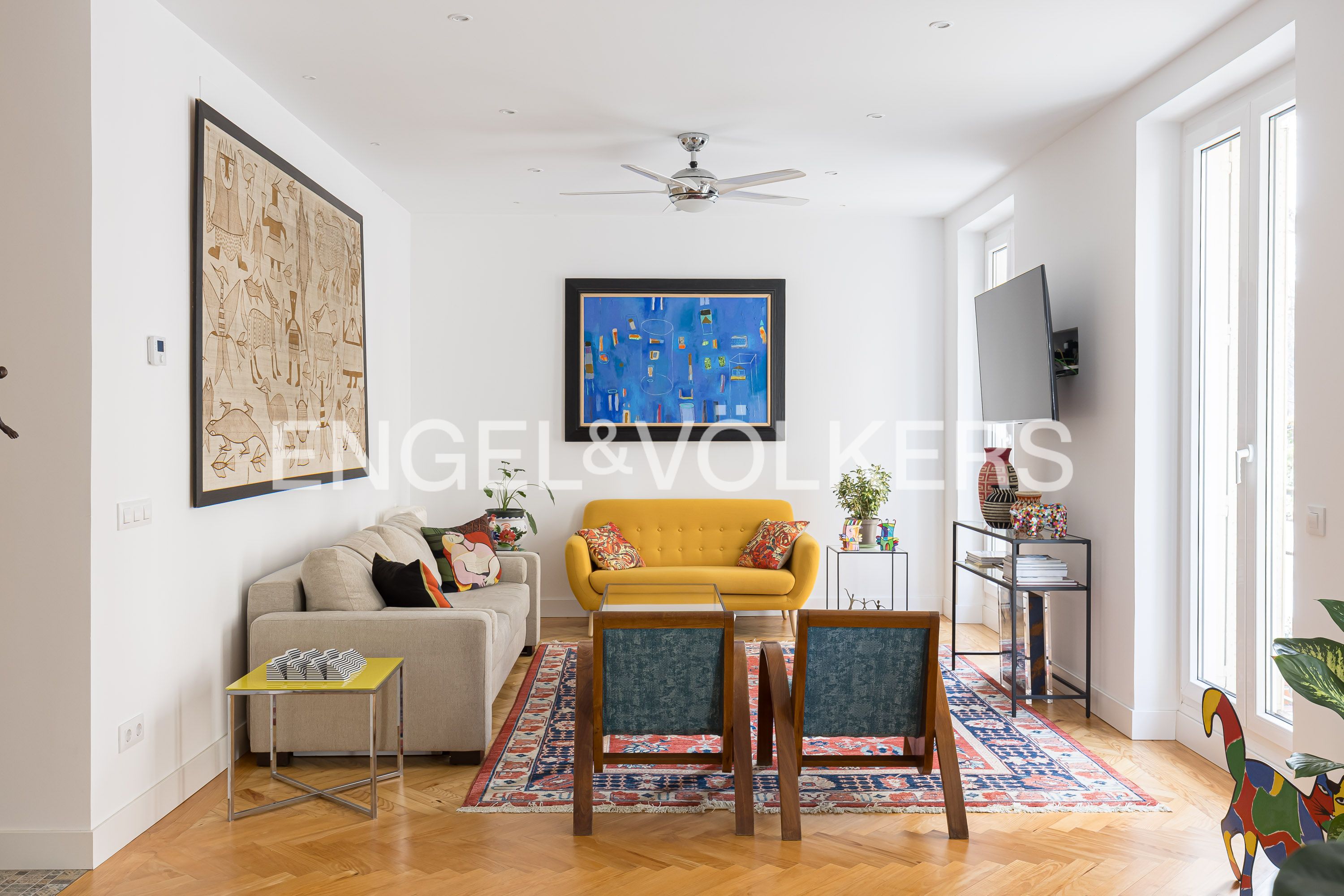 Living room of Flat for sale in  Madrid Capital  with Air Conditioner, Heating and Balcony