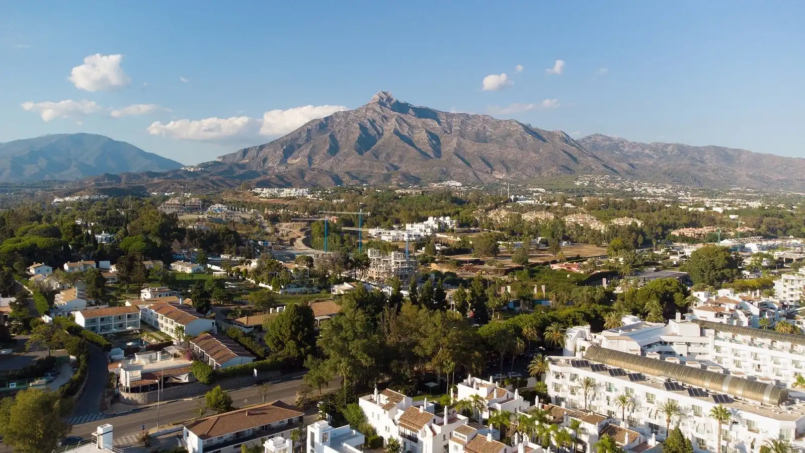 Vista exterior de Casa o chalet en venta en Marbella con Aire acondicionado, Calefacción y Jardín privado