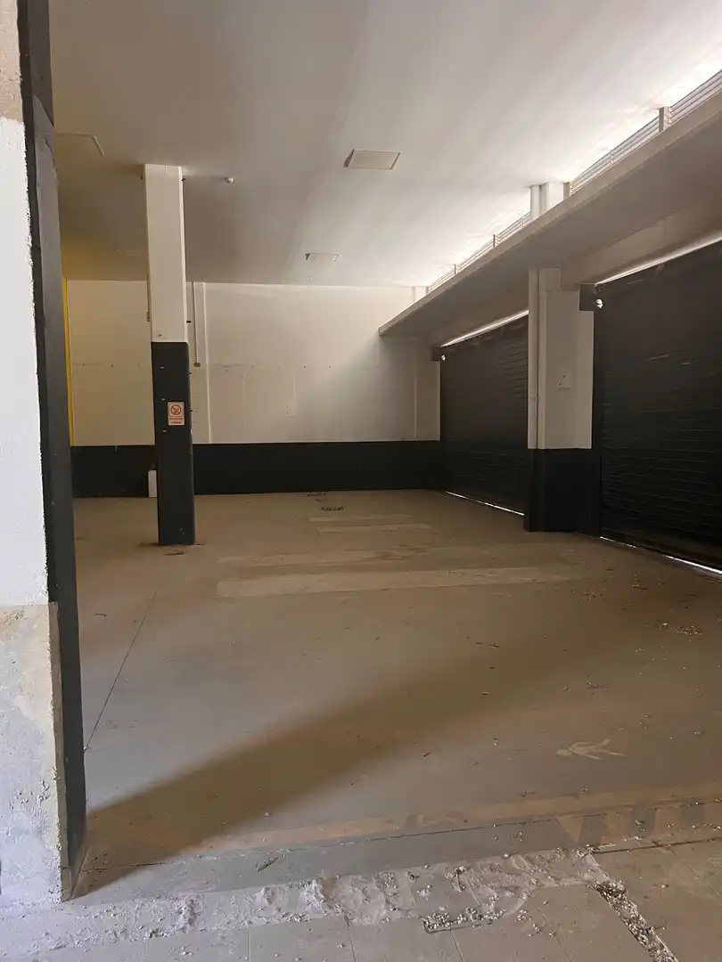 Aparcament de Local de lloguer en Camas